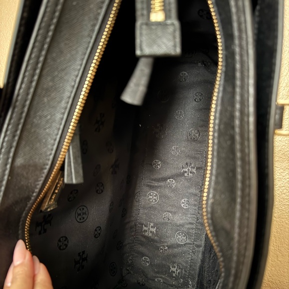 Tory Burch Large Robinson Handbag - Picture 7 of 9